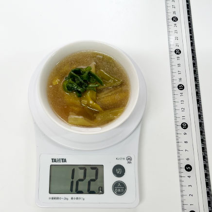 小椀１椀分のリーキのスープ