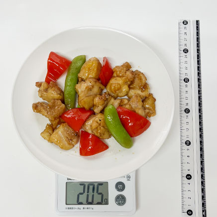 中皿1皿分の鶏肉と野菜の黒酢あん