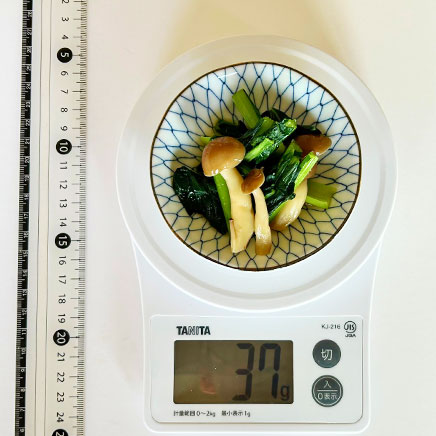豆皿一皿分の小松菜としめじの炒め物