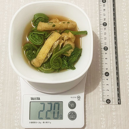 中鉢1杯分のこごみと油揚げの煮物