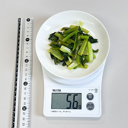 中皿1皿分の小松菜のバターソテー