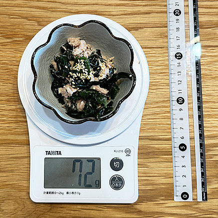 小鉢1杯分のわかめとツナのサラダ