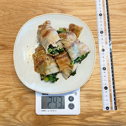 肉巻き4個分のリーフレタスの豚肉巻