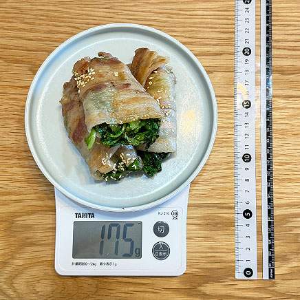 肉巻き3個分のリーフレタスの豚肉巻