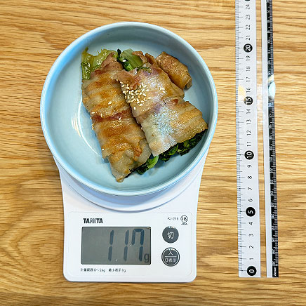 肉巻き2個分のリーフレタスの豚肉巻