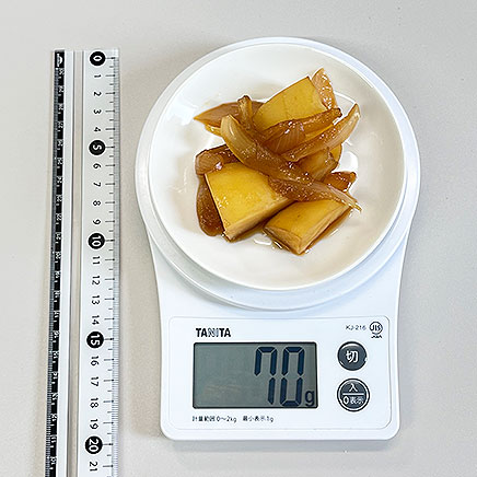 小皿1皿分のじゃがいもと玉ねぎの煮物