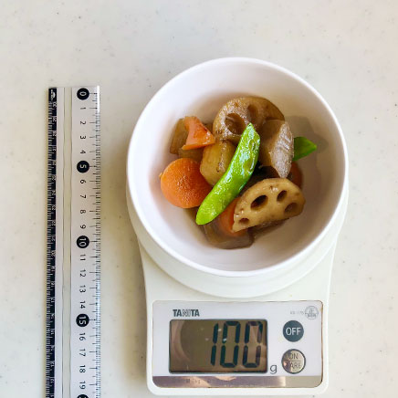 100gの根菜の煮物