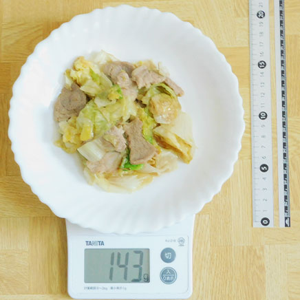 大皿1皿分のグリーンボールと豚肉の炒め物