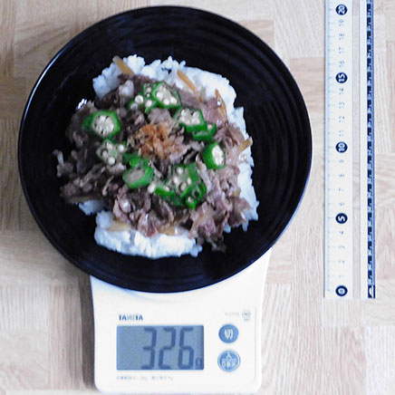 丼1杯・1人前のオクラ牛丼