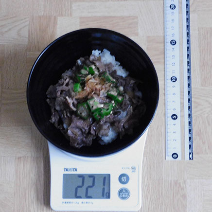 中鉢1杯分のオクラ牛丼