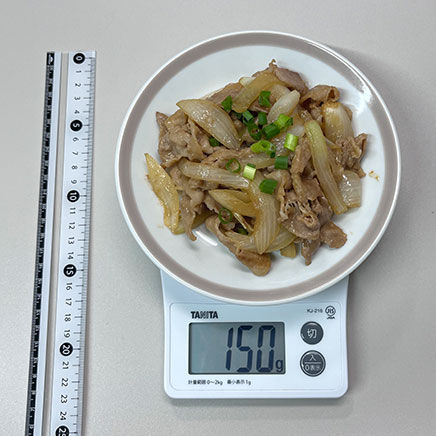 中皿1皿分の豚肉と玉ねぎの味噌炒め