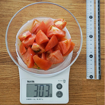 中鉢1杯分のトマトの酢の物