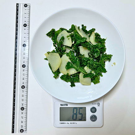 大皿1皿分のケールとじゃがいものソテー