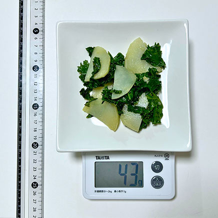 中皿1皿分のケールとじゃがいものソテー