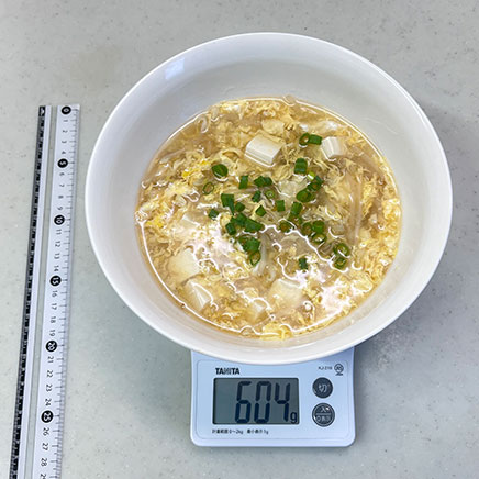 スープ皿（大）1杯分のもやしと豆腐のスープ