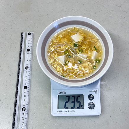 スープ皿（中）1杯分のもやしと豆腐のスープ