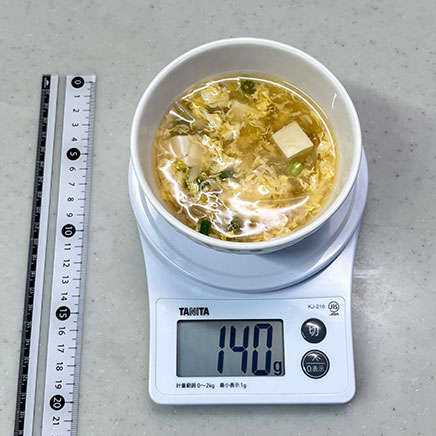 スープカップ1杯分のもやしと豆腐のスープ