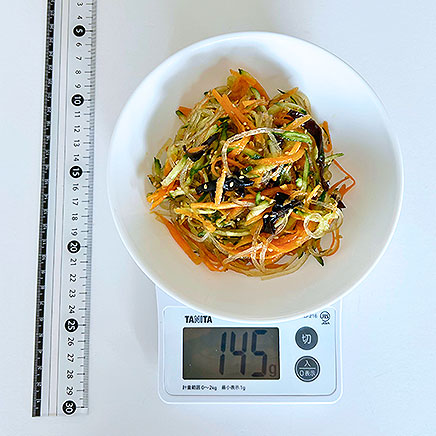 大皿1皿分のキクラゲと春雨の中華サラダ