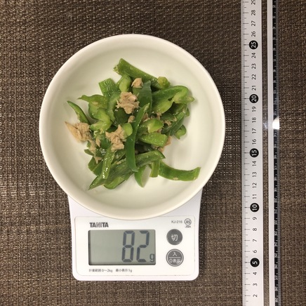 中皿1皿・1人前のピーマンとツナの炒め物