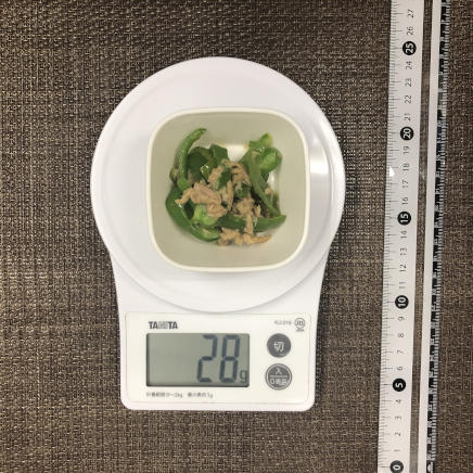 小鉢1杯分のピーマンとツナの炒め物