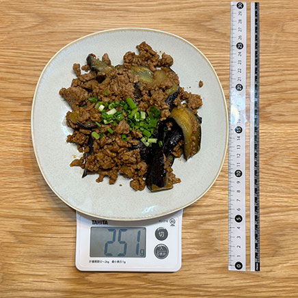 大皿1皿分のなすとひき肉の味噌炒め