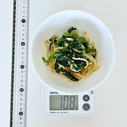 中皿1皿分のほうれん草ともやしのナムル