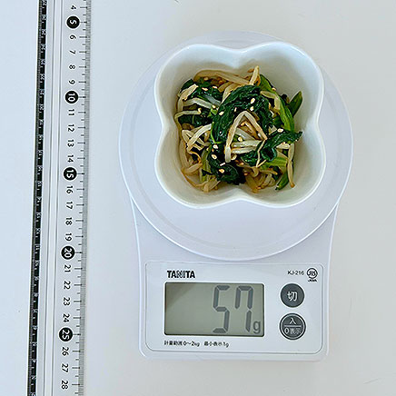 小鉢1杯分のほうれん草ともやしのナムル