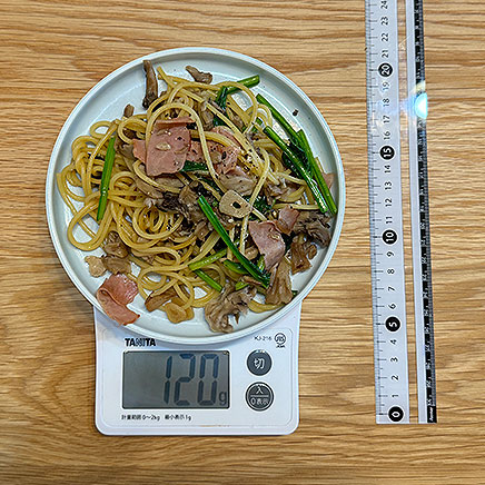 小皿1皿分のほうれん草と舞茸のパスタ