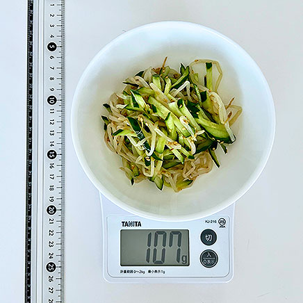 中皿1皿分のもやしときゅうりのナムル