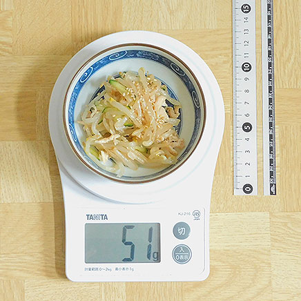 小鉢1杯分の鶏肉ともやしのサラダ