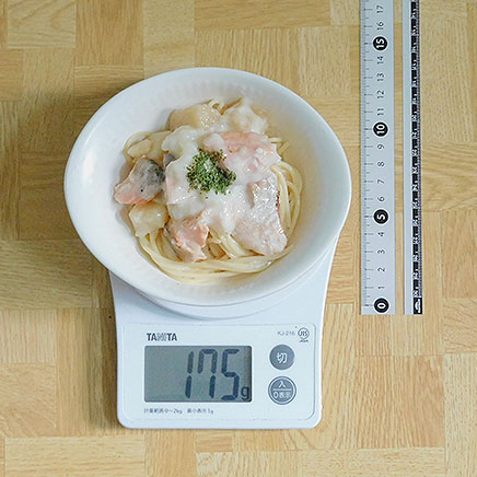 小皿1皿分の鮭とじゃがいものクリームパスタ