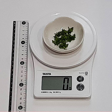 グラタン皿1皿分の豆腐とツナのグラタンにつかったパセリ