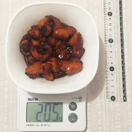 中鉢1杯分のタコの煮物