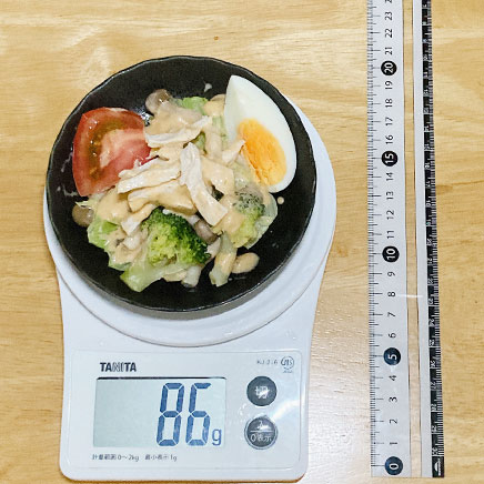 小皿一皿分の蒸し鶏ときのこのサラダ