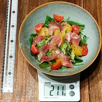 中皿1皿分の夏みかんサラダ