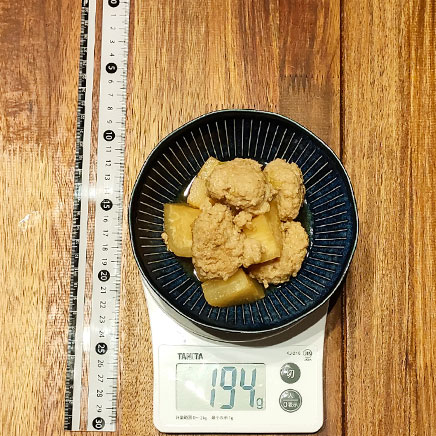 小鉢1杯分の鶏団子と大根の煮物