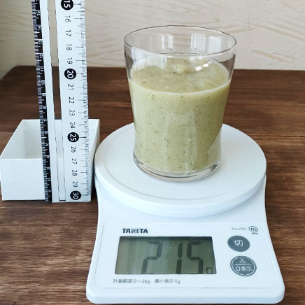 350mlグラス1杯分のキャベツとバナナのスムージー