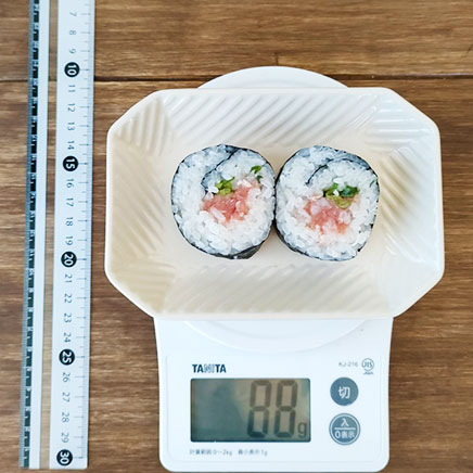 2切れ分のネギトロの太巻き