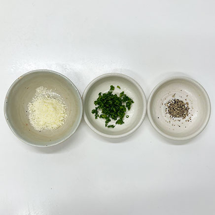 大さじ1杯分のパセリチーズ