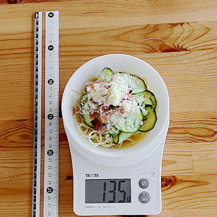 小鉢1杯分のズッキーニとベーコンの和風パスタ