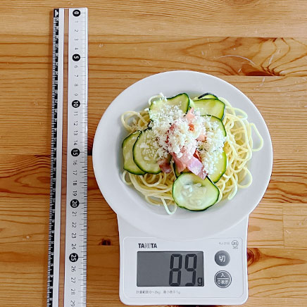 小皿1皿分のズッキーニとベーコンの和風パスタ