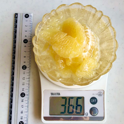 小鉢1杯分のはっさくの砂糖漬け