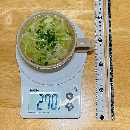 スープカップ1杯分のキャベツとえのきのスープ