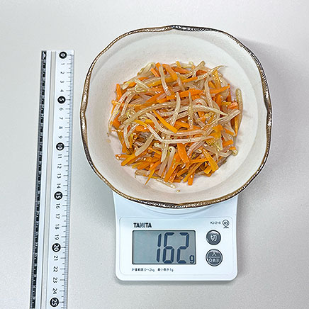中皿1皿分のにんじんともやしのナムル