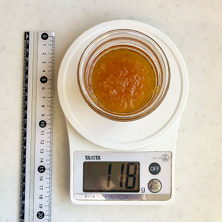 ガラス容器1杯分のはっさくジャム