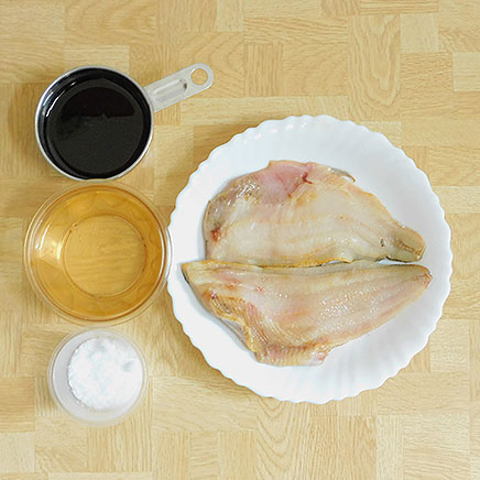 ほっけのみりん干しの材料(ほっけ、みりん、醬油、砂糖)