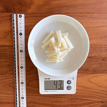 中皿1皿分の大根の浅漬け