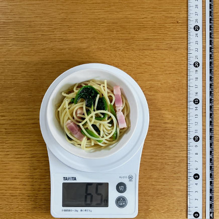 豆鉢1杯分のほうれん草とベーコンの和風パスタ