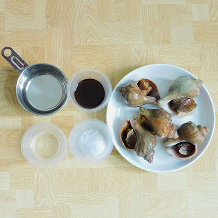 小皿1皿分の焼きつぶに使った材料(ツブ、醤油、砂糖、料理酒、水)