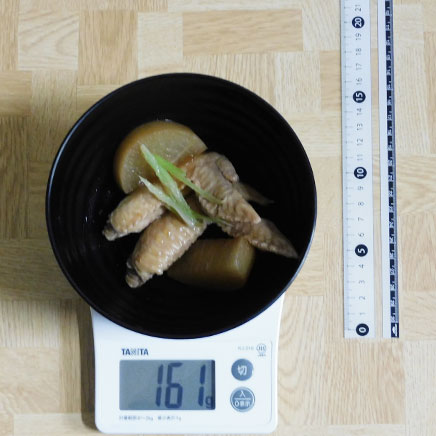 小鉢1杯分の大根と手羽先の煮物